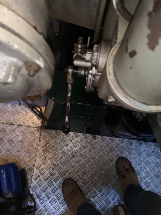 hendel_voor_oliedruk_voorpompen.jpg hendel_voor_oliedruk_voorpompen.jpg